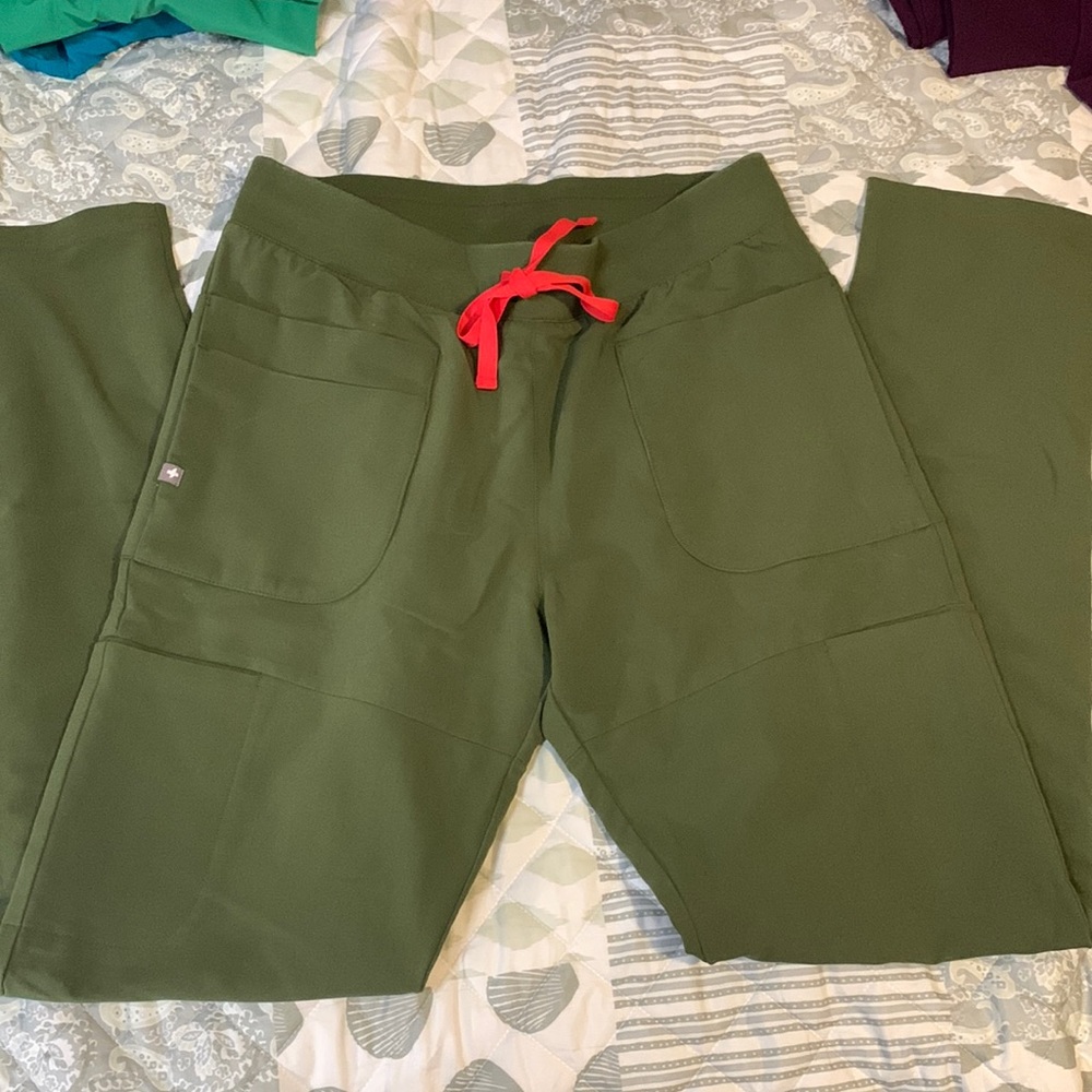 FIGS Dark Olive Scrub Set XS/MT